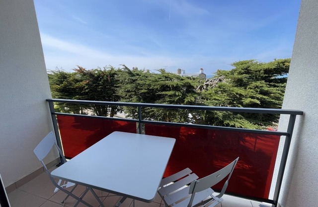 Apartment near beach and shops, 4 sleeps