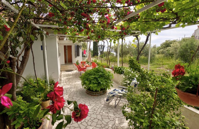 Apartment Nera - Two Bedroom Apartment with Terrace and Sea View (Mlini)