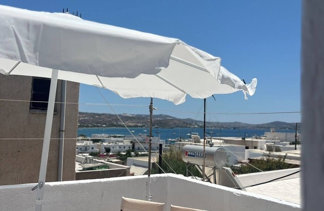 Apartment 'Nikos Family Milos' with Sea View, Wi-Fi and Air Conditioning