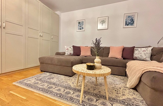 Apartment No. 401 at Circului Park Tower with a capacity of up to 4 persons.