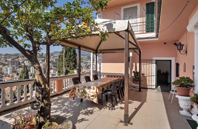 Apartment 'Nonna Vivaldi Relax' with Sea View, Private Terrace and Wi-Fi