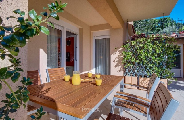 Apartment OLIVE with private garden 250m2