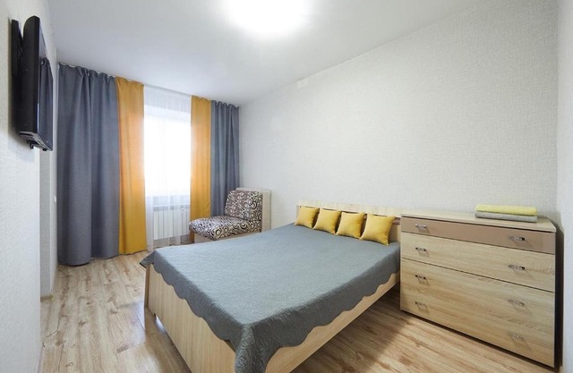 Apartment on Molodogvardeytsev 74