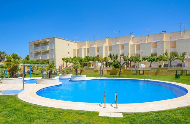 Apartment on the seafront with communal area and pool