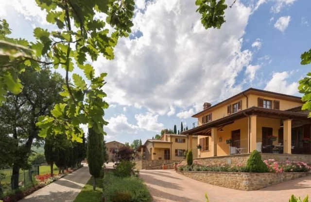 Apartment on two levels with large garden, swimming pool with whirlpool, Wi-Fi access, air condition