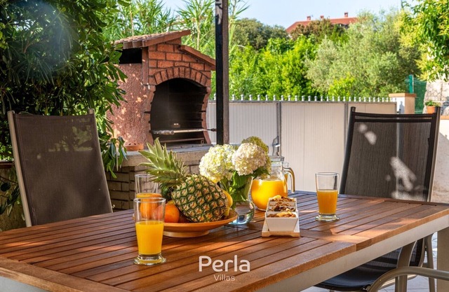Apartment PINETA with cozy terrace and grill