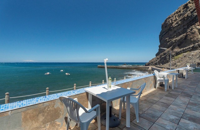 Apartment 'Playa Azul - 5' with Sea View, Wi-Fi and Air Conditioning