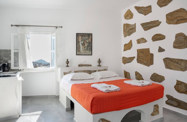 Apartment 'Politimi's Studio N4' with Mountain View, Wi-Fi and Air Conditioning