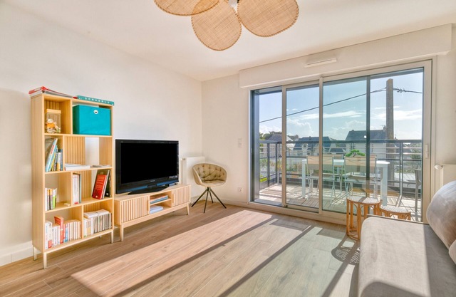 Apartment 'Port Lin Proche Océan' with Balcony and Wi-Fi