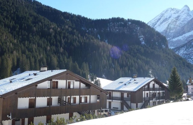Apartment Residence Canazei strategic position (week 14-21 March 2020)