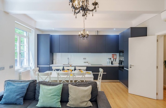 Apartment Saragossa - Three Bedroom Villa, Sleeps 8