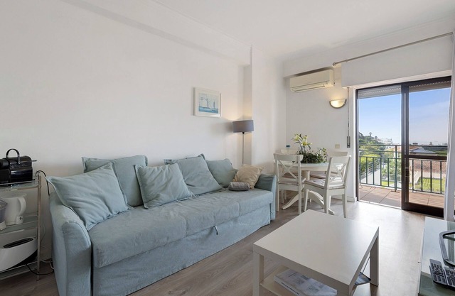 Apartment 'Sea View Estoril' with Sea View, Wi-Fi and Air Conditioning