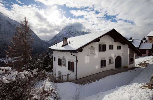 Apartment "Sirena" with a view of the mountains