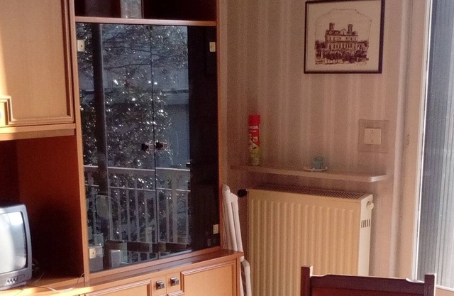 Apartment sleeps 6 with private courtyard and parking space