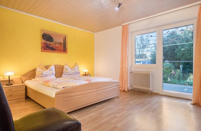 Apartment 'Sonnenschein' with Terrace, Shared Garden & Wi-Fi