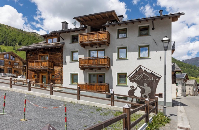 Apartment 'Sun Mountain Planet Suite House' with Mountain View, Wi-Fi & Balcony