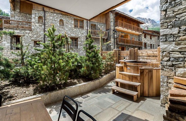 Apartment Suzette - Four Bedroom Villa, Sleeps 10