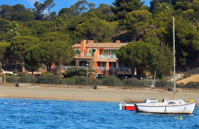 APARTMENT T3 * 6 pers. 10m from the BEACH with SEA VIEW & HEATED POOL (1)