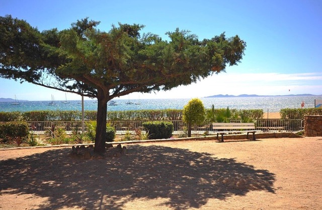 APARTMENT T3 * 6 pers. 10m from the BEACH with SEA VIEW & HEATED POOL (2)