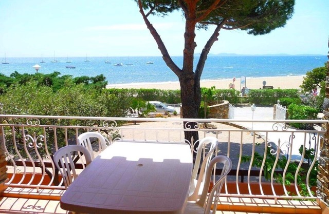 APARTMENT T2 * 4 pers. 10m from the BEACH with SEA VIEW & HEATED POOL (5)