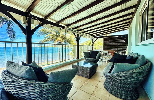 Apartment T4 1st floor 3* villa by the ocean.