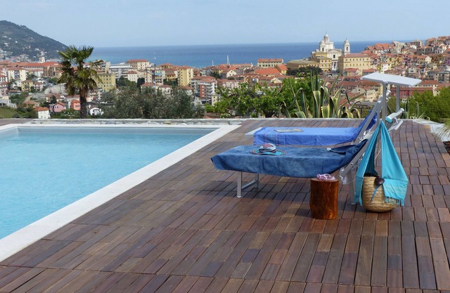 Apartment: terrace with panoramic sea view, swimming pool, large garden, parking, WIFI