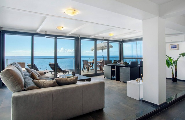 Apartment 'The Wave House - Seaside Haven' with Sea View, Wi-Fi and Air Conditioning