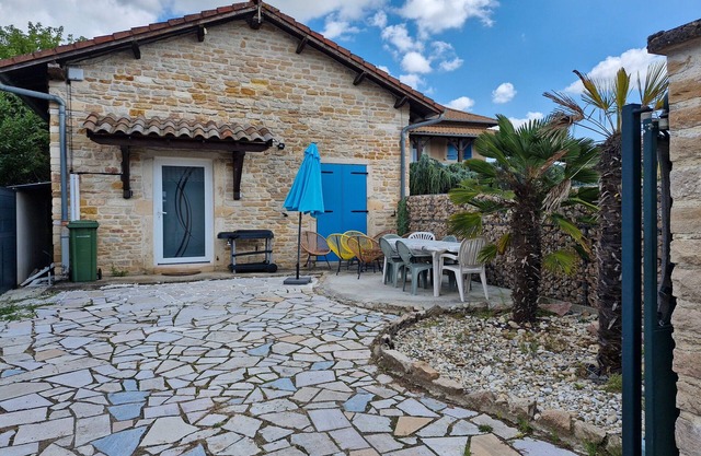 Apartment 'Une Escale Au Calme' with Private Terrace, Private Garden and Wi-Fi