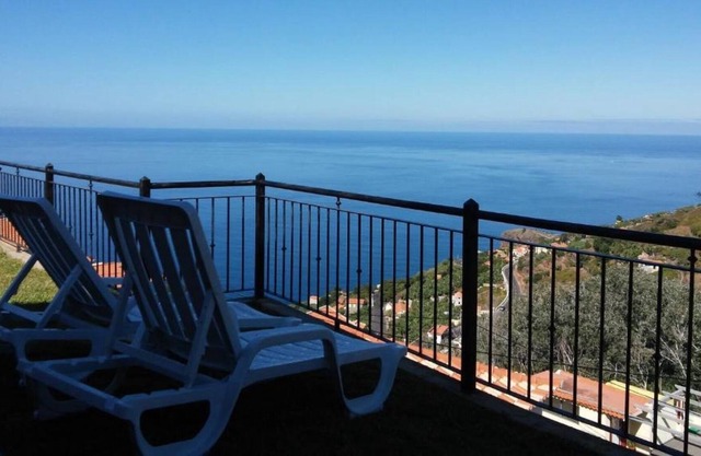 Apartment "Vila Brava Cottage Apartamento D" with Sea View & Wi-Fi