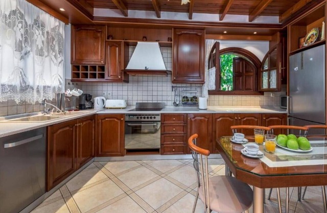 Apartment 'Villa Maria' with Private Garden, Wi-Fi and Air Conditioning