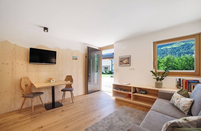 Apartment "Waalhof Ferienwohnung Gala" with Mountain View, Shared Garden & Wi-Fi