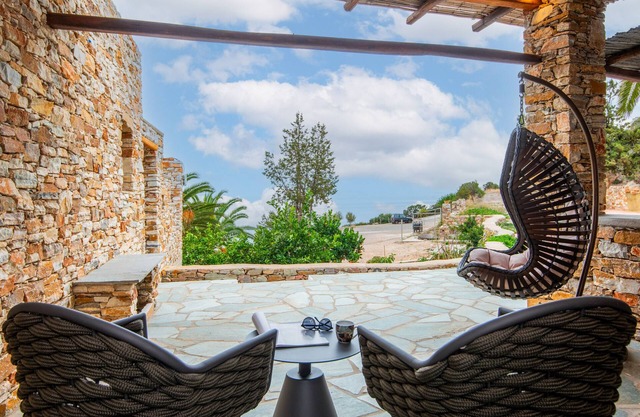 Apartment 'White and Black Suites Triple' with Sea View, Wi-Fi and Air Conditioning