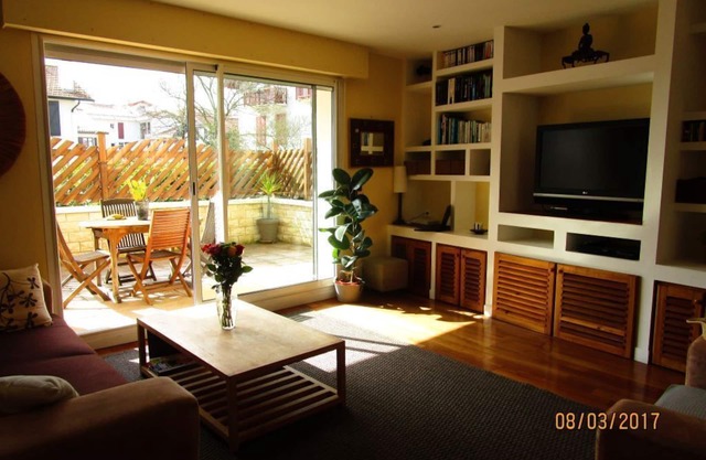 Apartment with terrace 30 m from the beach!