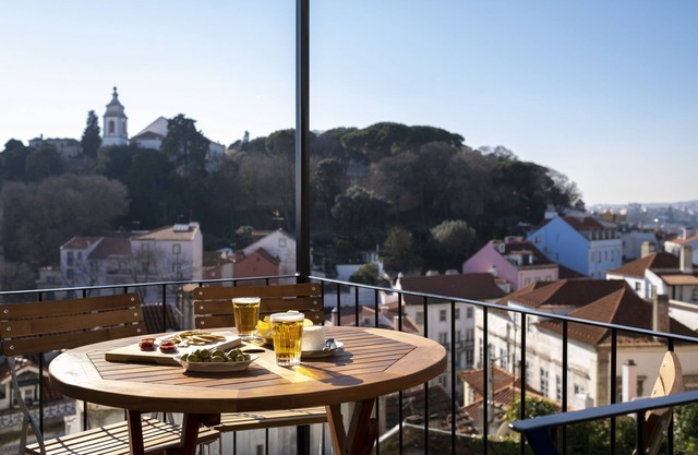 Apartment with a panoramic view of the old town, river and castle