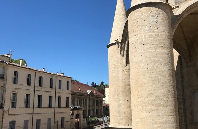 Apartment with cathedral view in the historical quarter