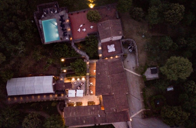 Apartment with hot tub, WIFI, sauna, A/C, private pool, TV, patio, panoramic view, close to Siena