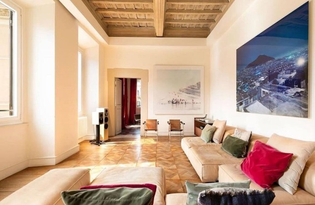 Apartment With Most Iconic Square View In The World On Campo De Fiori