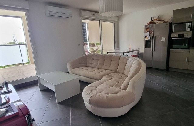 Apartment with pool 10 minutes from the beach