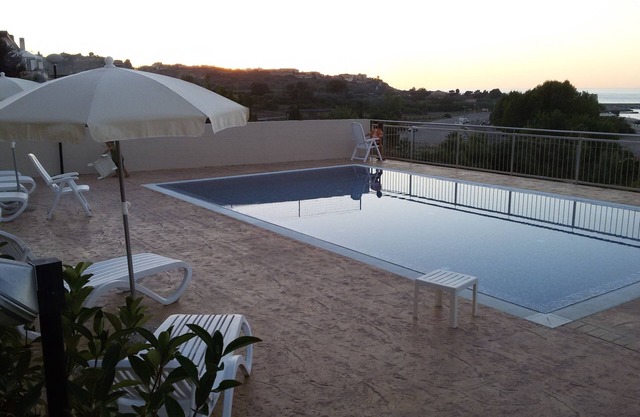 APARTMENT WITH POOL A 50 METERS FROM THE SEA