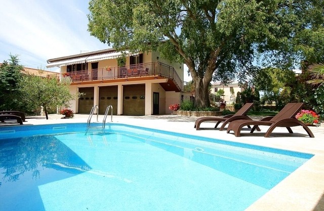 Apartment with pool, air conditioning, WiFi