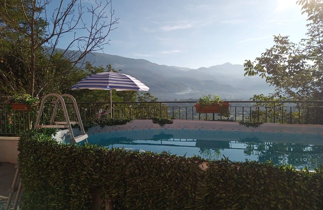 Apartment with pool, Aircon & mountain views