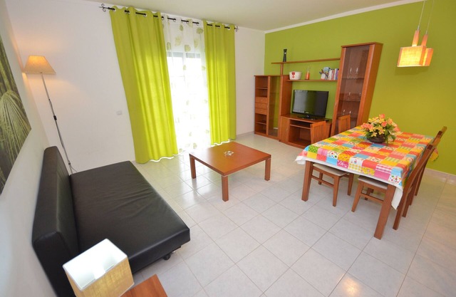 Apartment with pool + WIFI and close to the beach - V