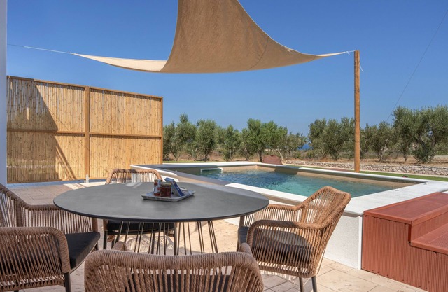 Apartment 'With Private Pool No 2' with Private Garden, Wi-Fi and Air Conditioning