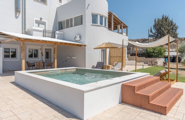 Apartment 'With Private Pool No 3' with Private Garden, Wi-Fi and Air Conditioning