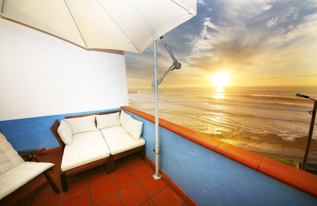 Apartment with roof terrace and barbecue in the center of Ericeira and directly on the sea
