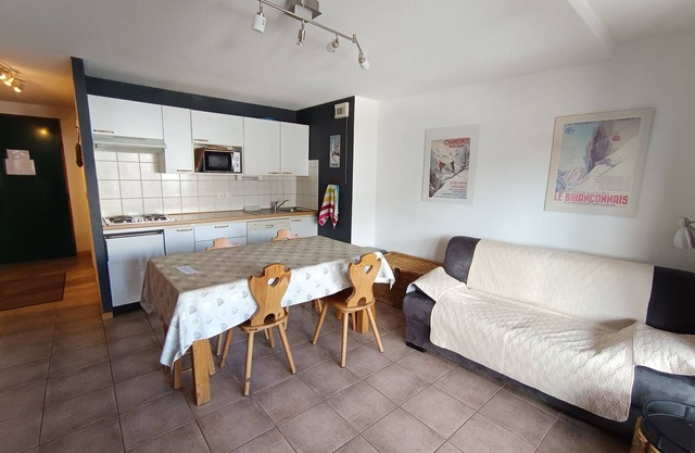 Apartment with south-facing balcony, parking, pet-friendly