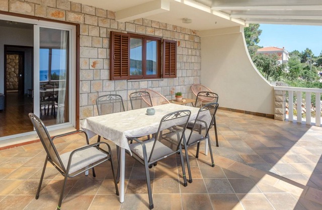 Apartment With Terrace and sea View- Olive