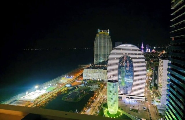 Apartment with view of the sea and city