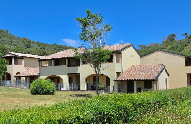 Apartments 4 beds, first floor with private outdoor area, in Residence with swimming-pool