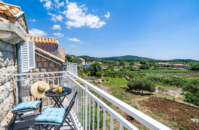 Apartments Amalija - Two Bedroom Apartment with Balcony and Sea View